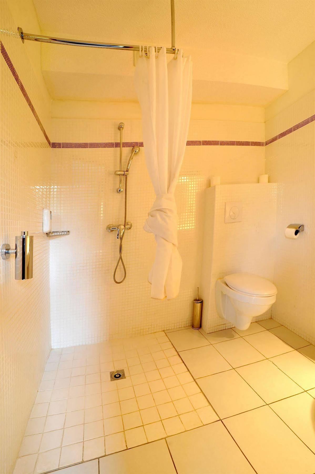 The Originals City, Hotel Novella Confort, Nantes Est Carquefou Exterior photo
